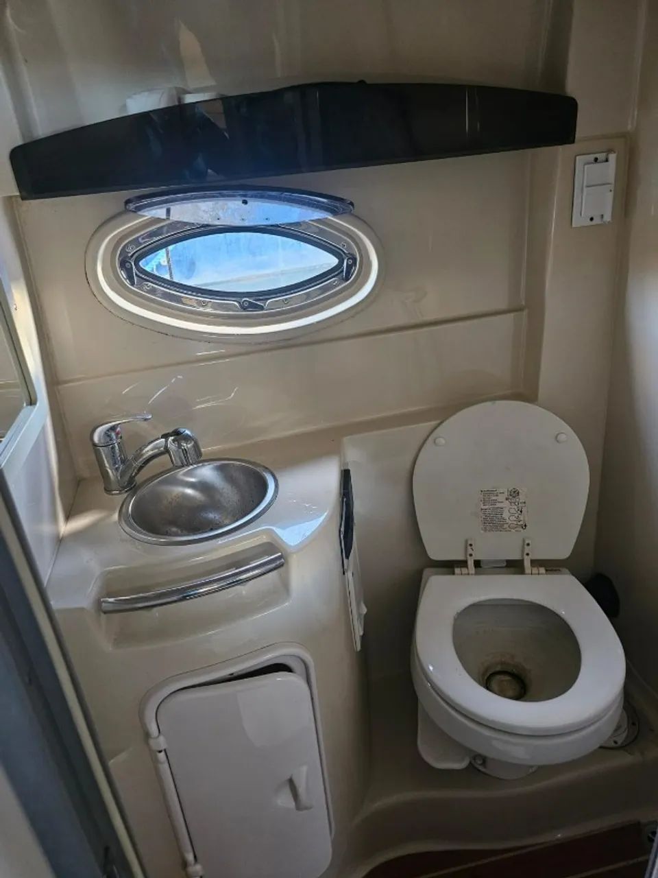 Lancha  Four Wins com 28,5 pés, motor V8 com 328 Hp ano 2011 - Foto 6