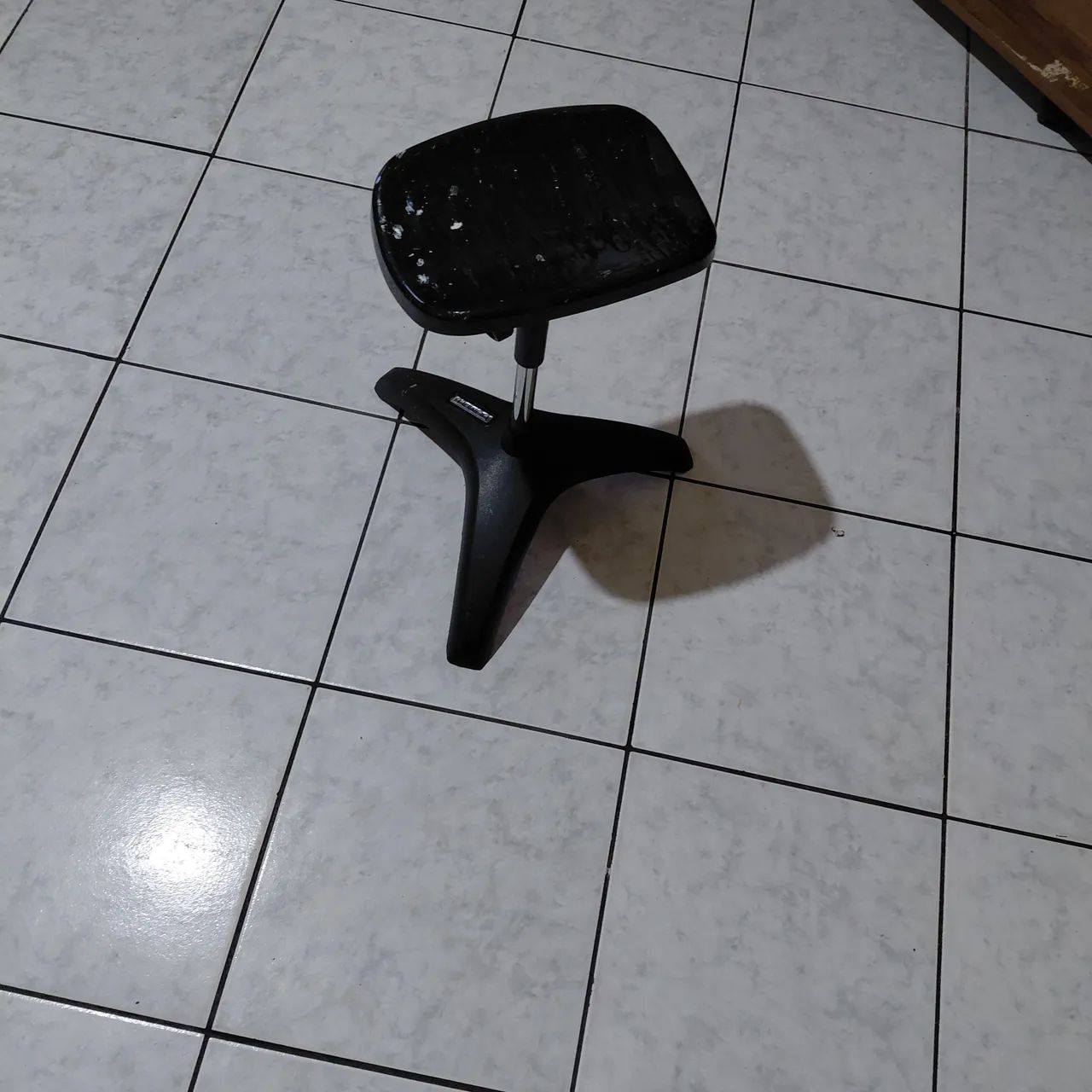 Apoiado de pé  - Foto 2