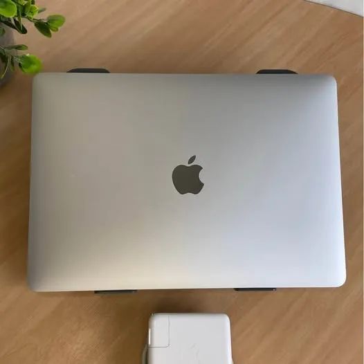 Macbook Pro 2020 16GB RAM 512GB SSD Touch Bar #Sem Detalhes