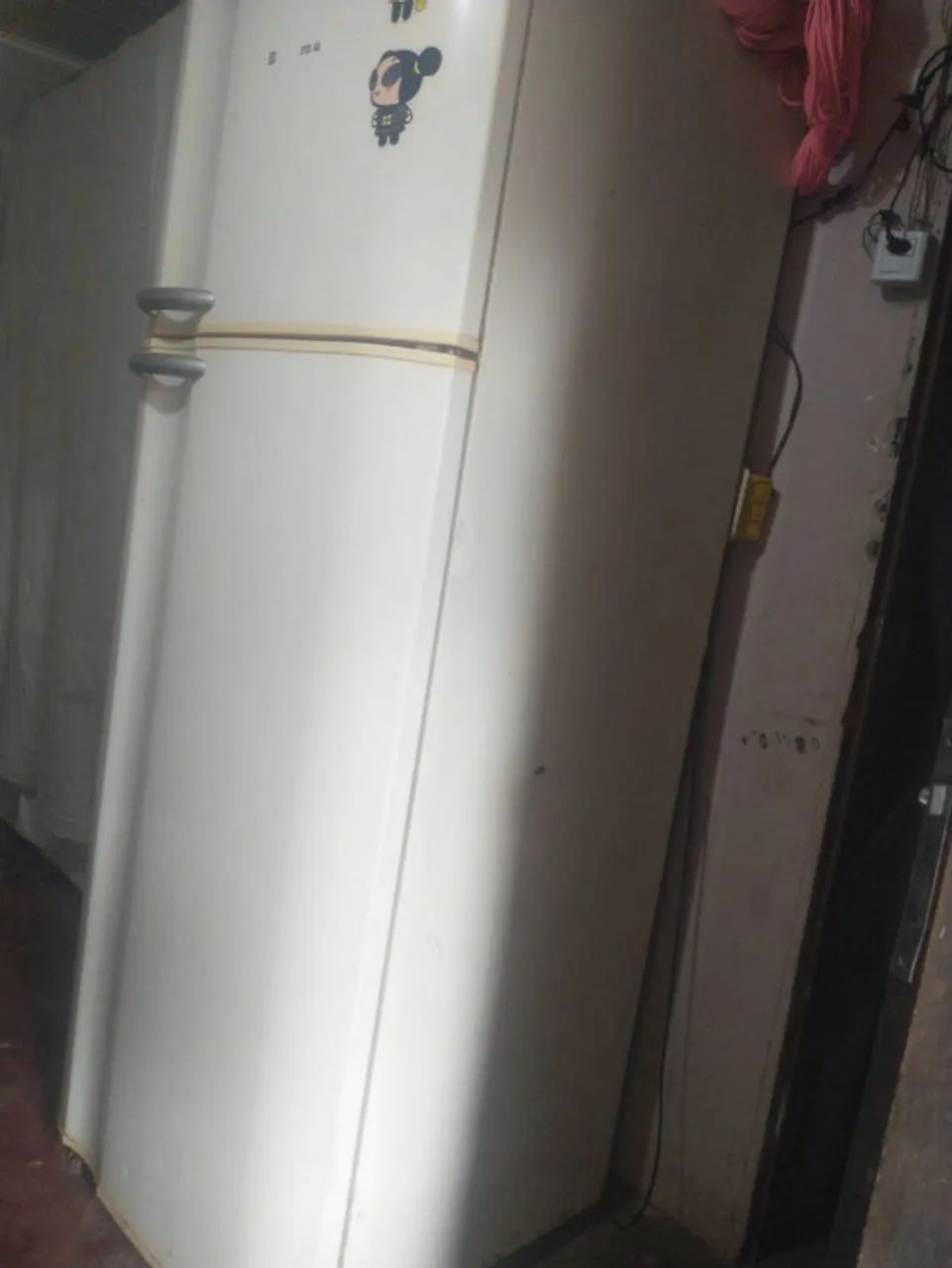 Vende se uma geladeira valor 500 - Foto 3