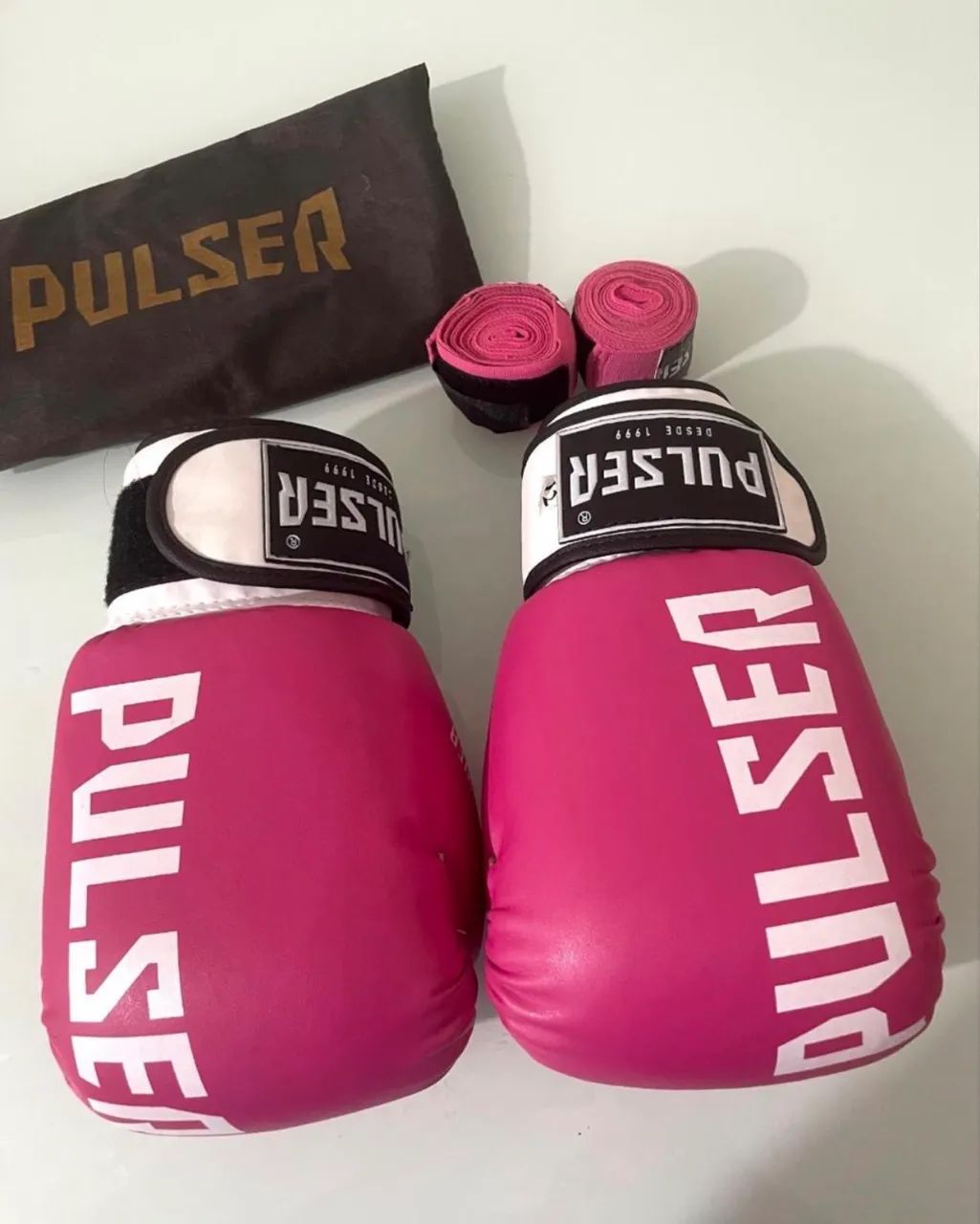 Vendo Luva de boxe rosa