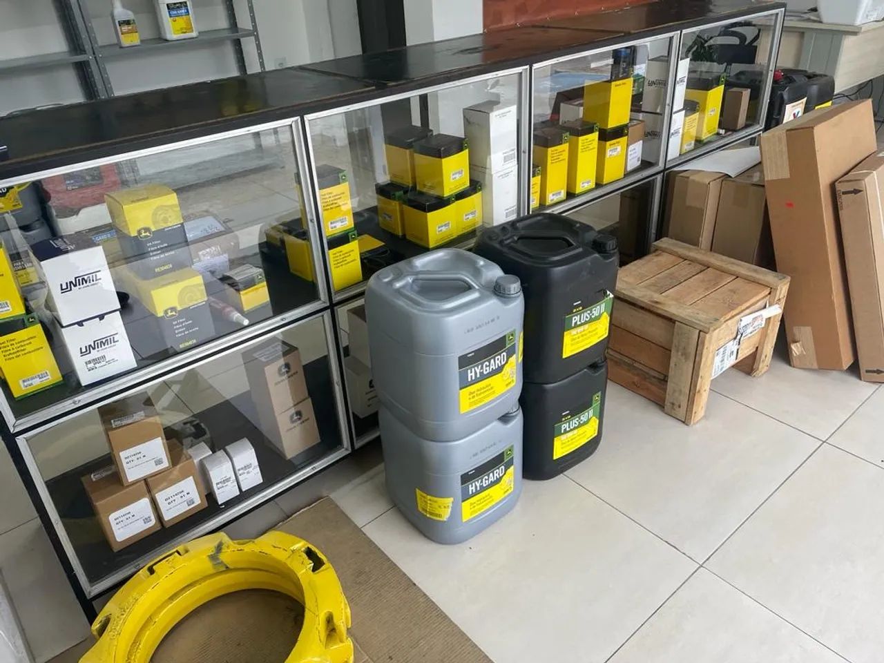 Fundo de loja peças 65192846771841122