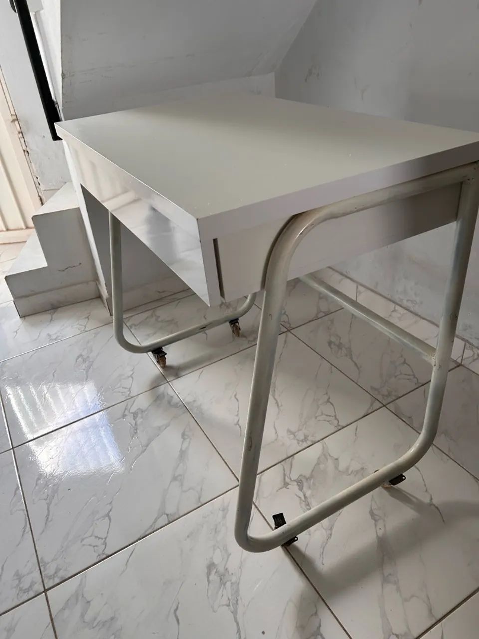 Mesa de estudos  - Foto 4