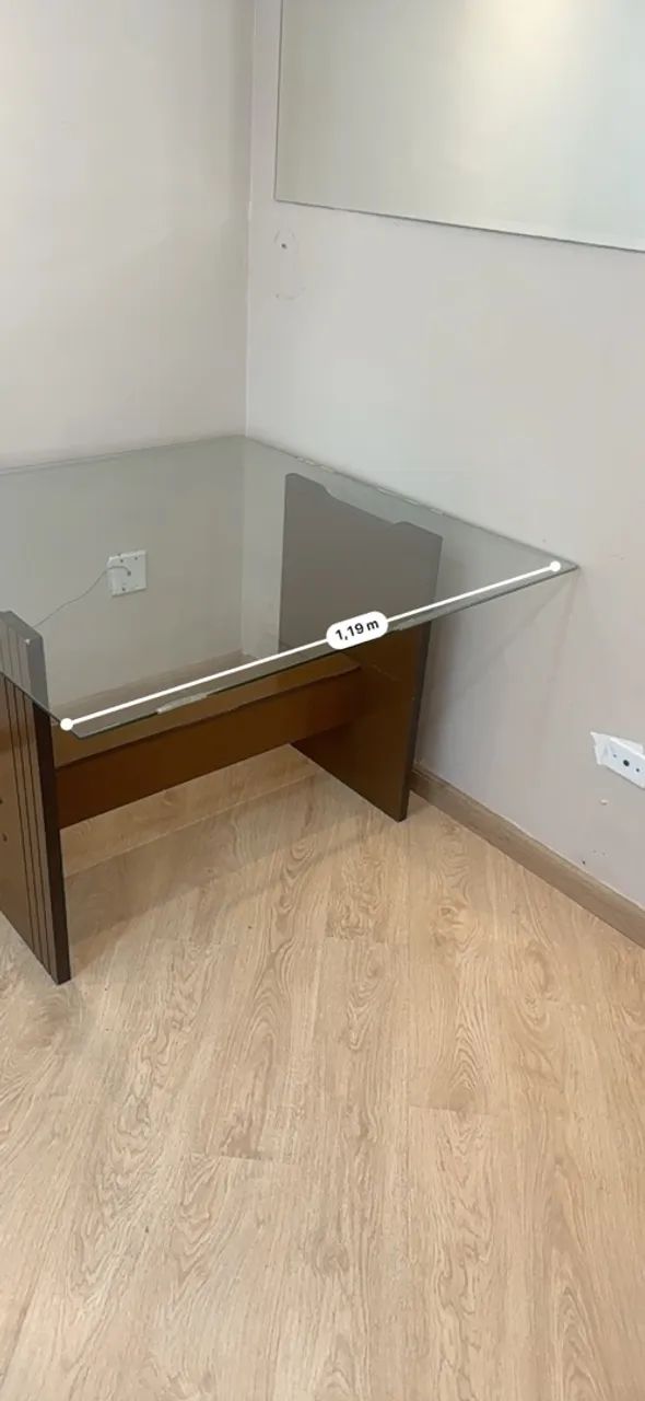 Mesa de Vidro com Base de Madeira (Sem Cadeiras) - Foto 2