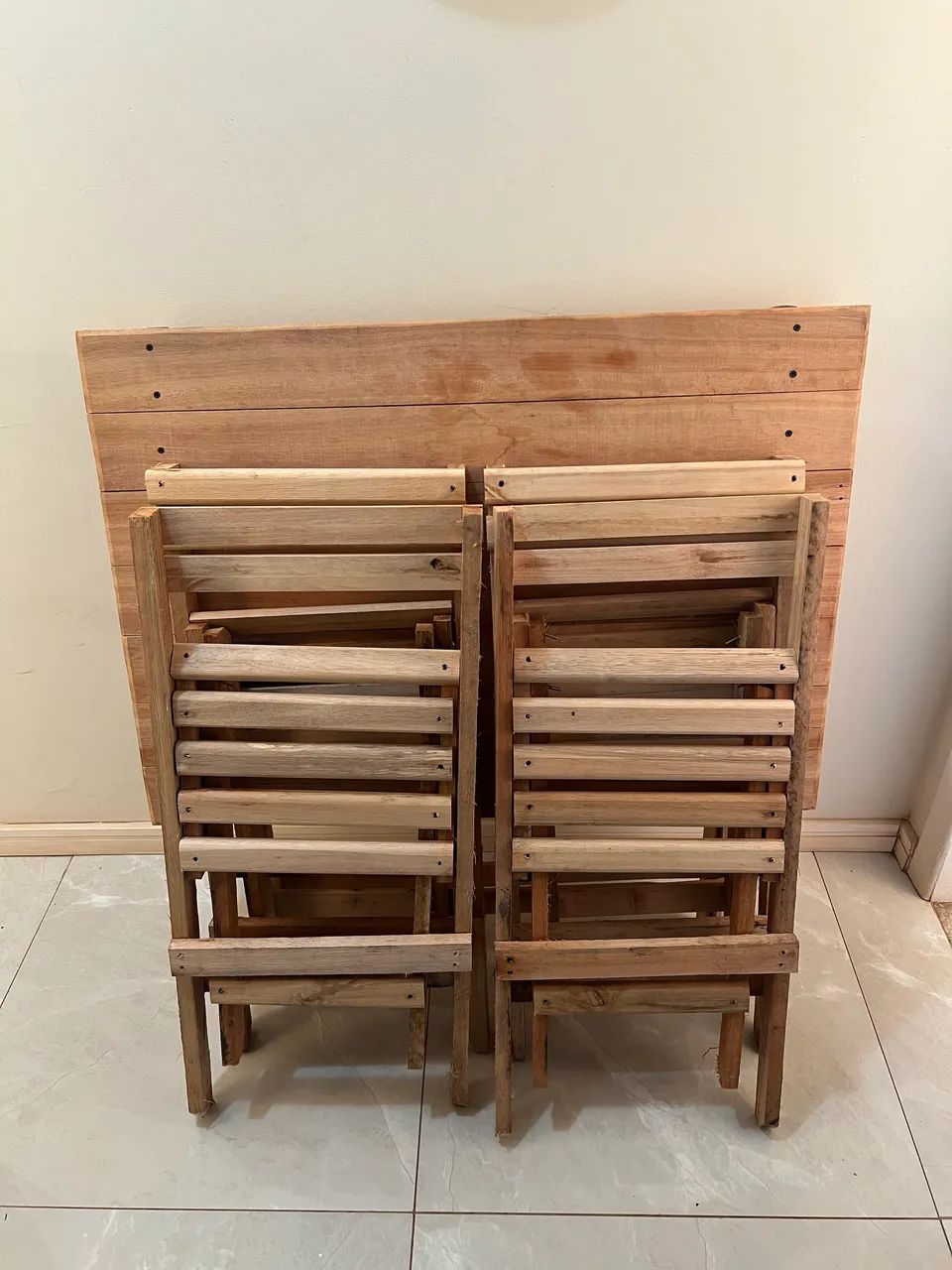 Vende- se mesa com quatro cadeiras  - Foto 3