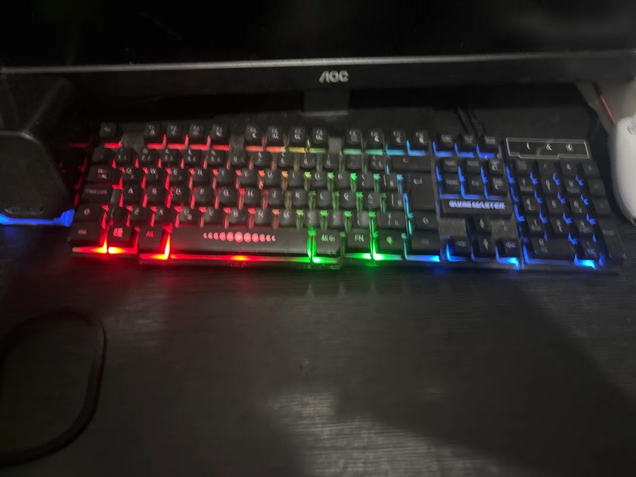 Monitor 28 polegadas bom pra jogar e teclado gamer  - Foto 2
