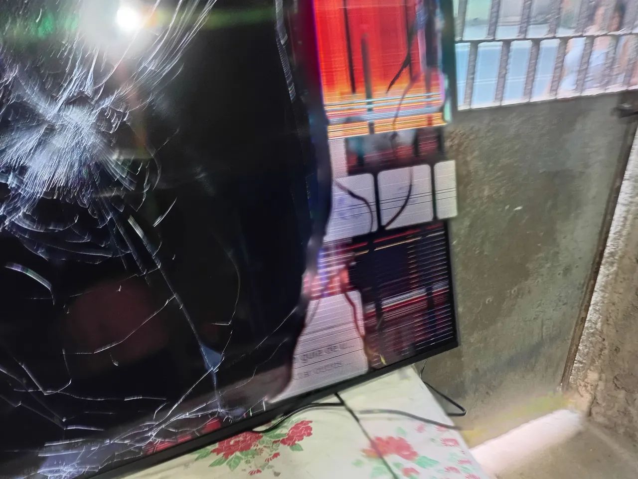Tv lg 60 polegadas com a tela quebrada  - Foto 2