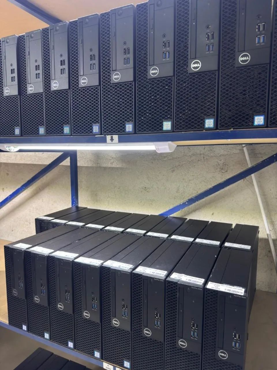 Lote com 44 Desktops Dell
