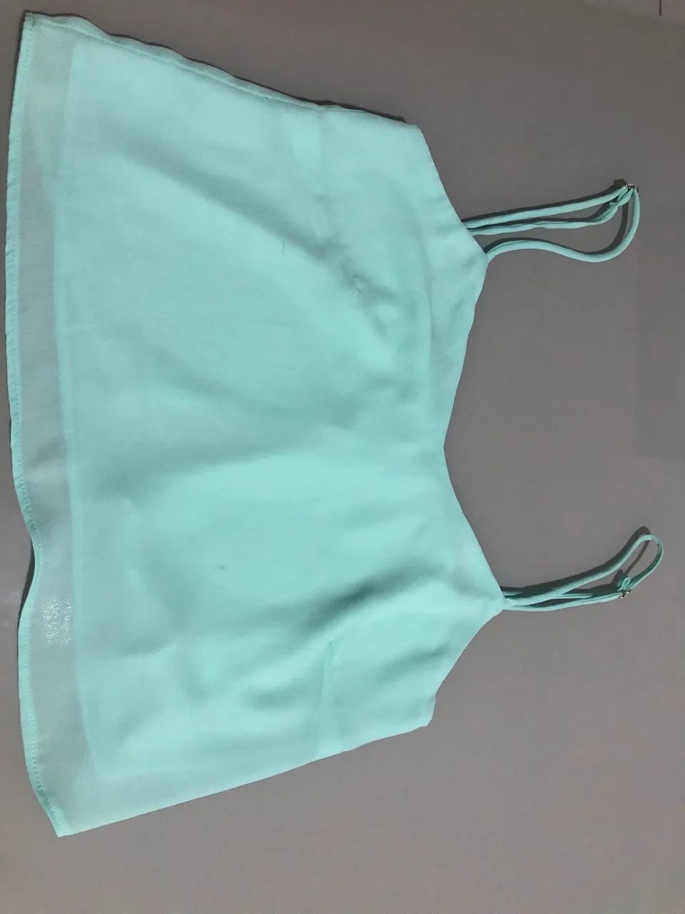 Blusa curta em tecido leve