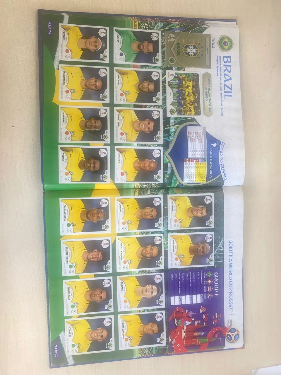 Kit com 2 álbuns da copa 2018 e 2022 capa dura completos - Foto 5