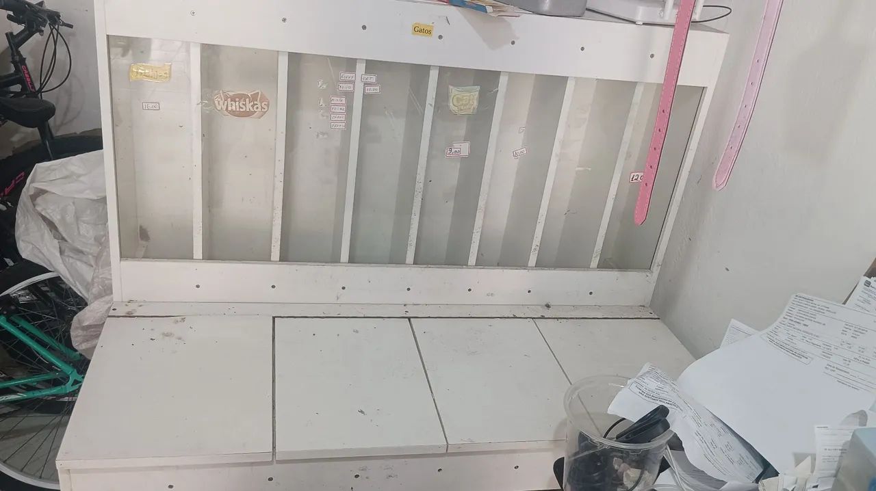 3 expositores de ração por R$ 900 reais 