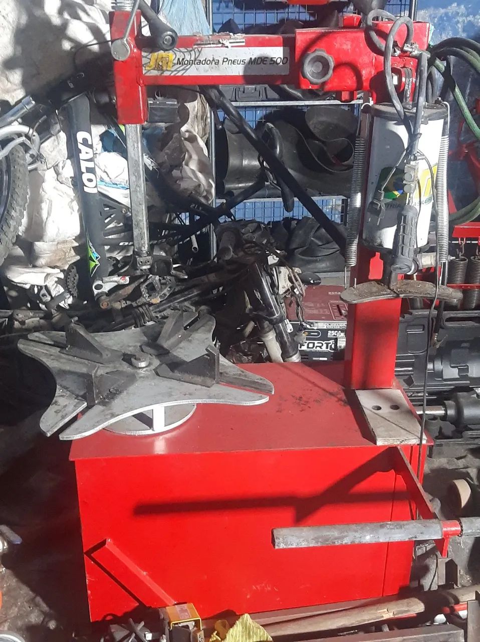 Vende -se  borracharia completa ,tratar com Maria Vany celular *  - Foto 2