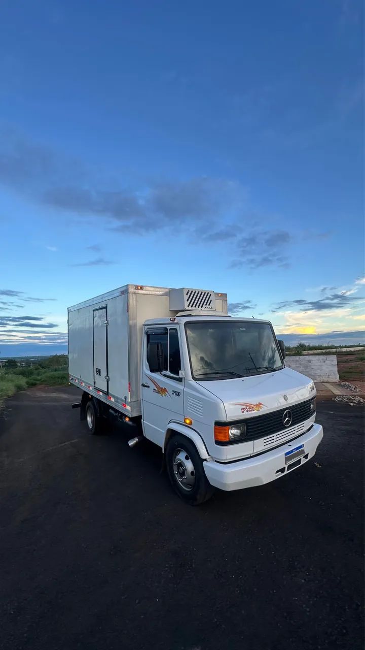 MB 710 PLUS - 2006 - BAÚ REFRIGERADO 