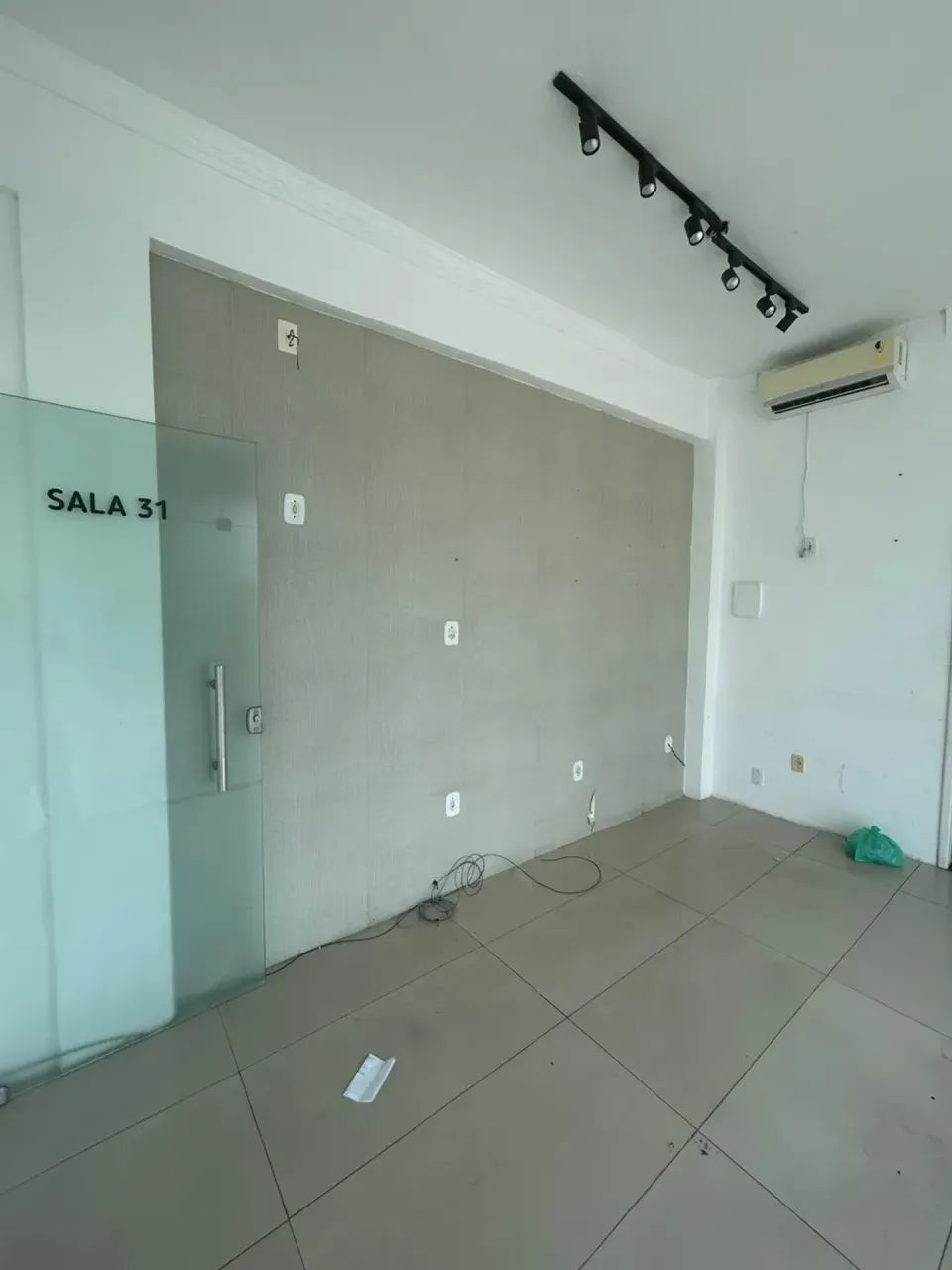 ALUGO SALA COMERCIAL NA COHAMA COM BANHEIRO 2º ANDAR - Foto 2