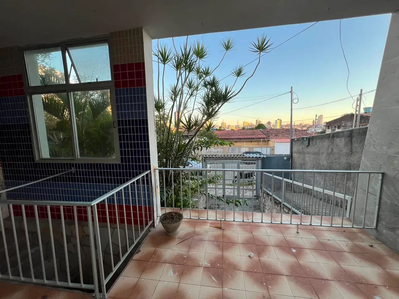 Imóvel para aluguel e venda tem 200 metros quadrados com 4 quartos