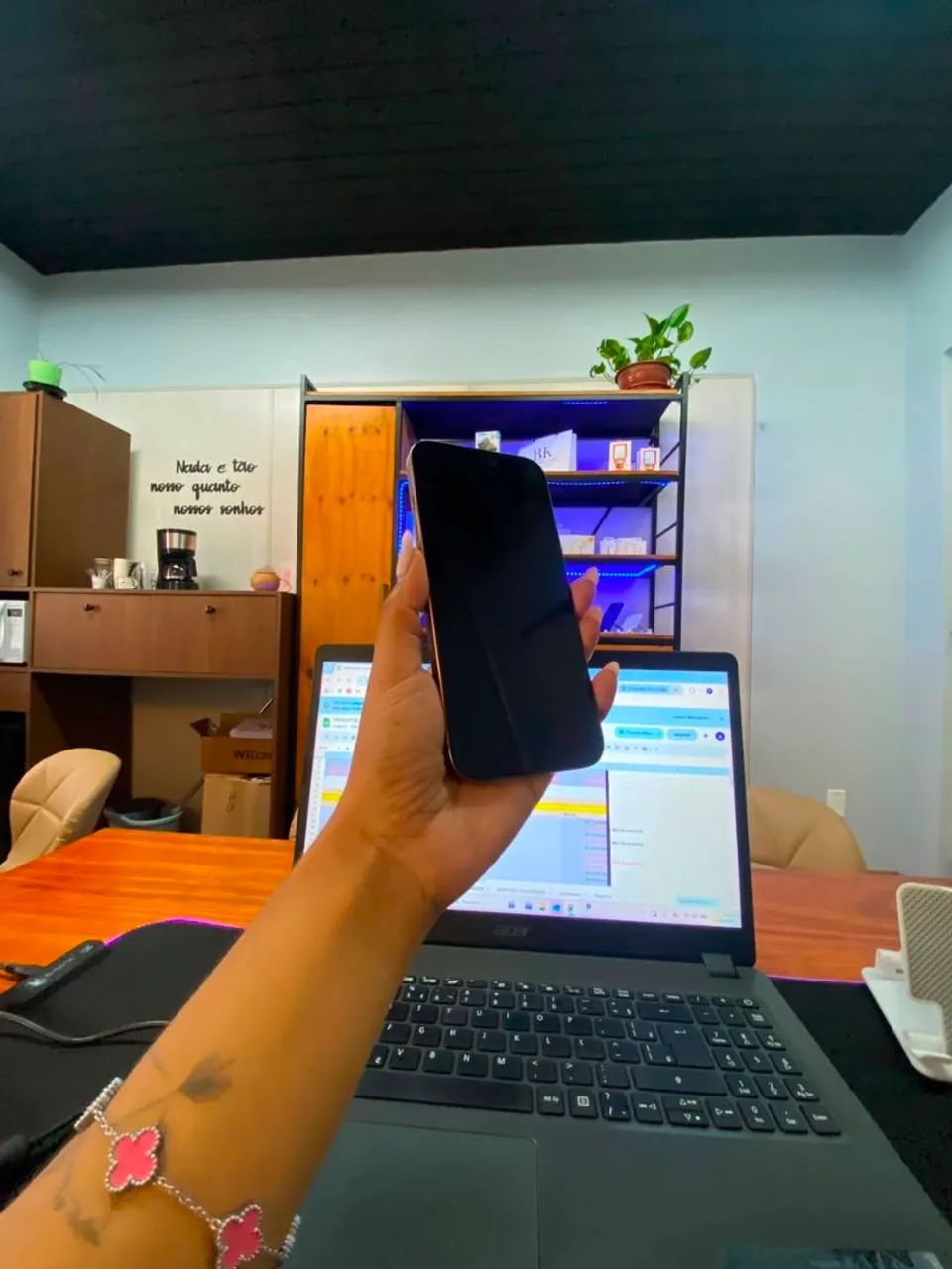 iPhone 16 pro Max 256 - Foto 2