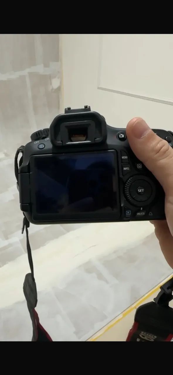 Câmera cânon 60D (sem lentes )