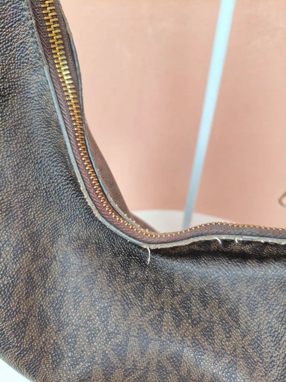 Bolsa Michael Kors monograma detalhe em couro legítimo  - Foto 3