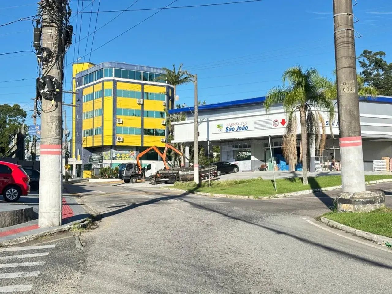 Alugo sala comercial térrea, com 400m²,  05 vagas de estacionamento descoberta na frente,  - Foto 5