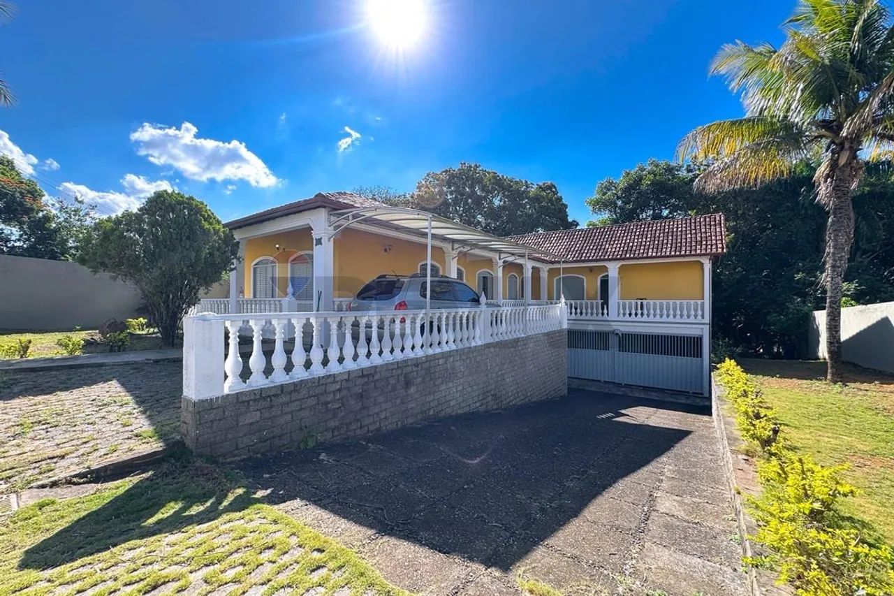 Casa Monumental com 656m² e pomar privativo