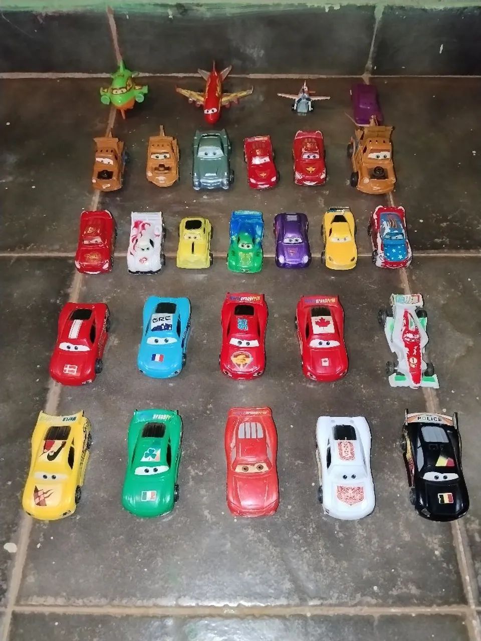 Vendo minha coleção completa do hot Wheels, patrulha canina,filme carros e etc - Foto 3