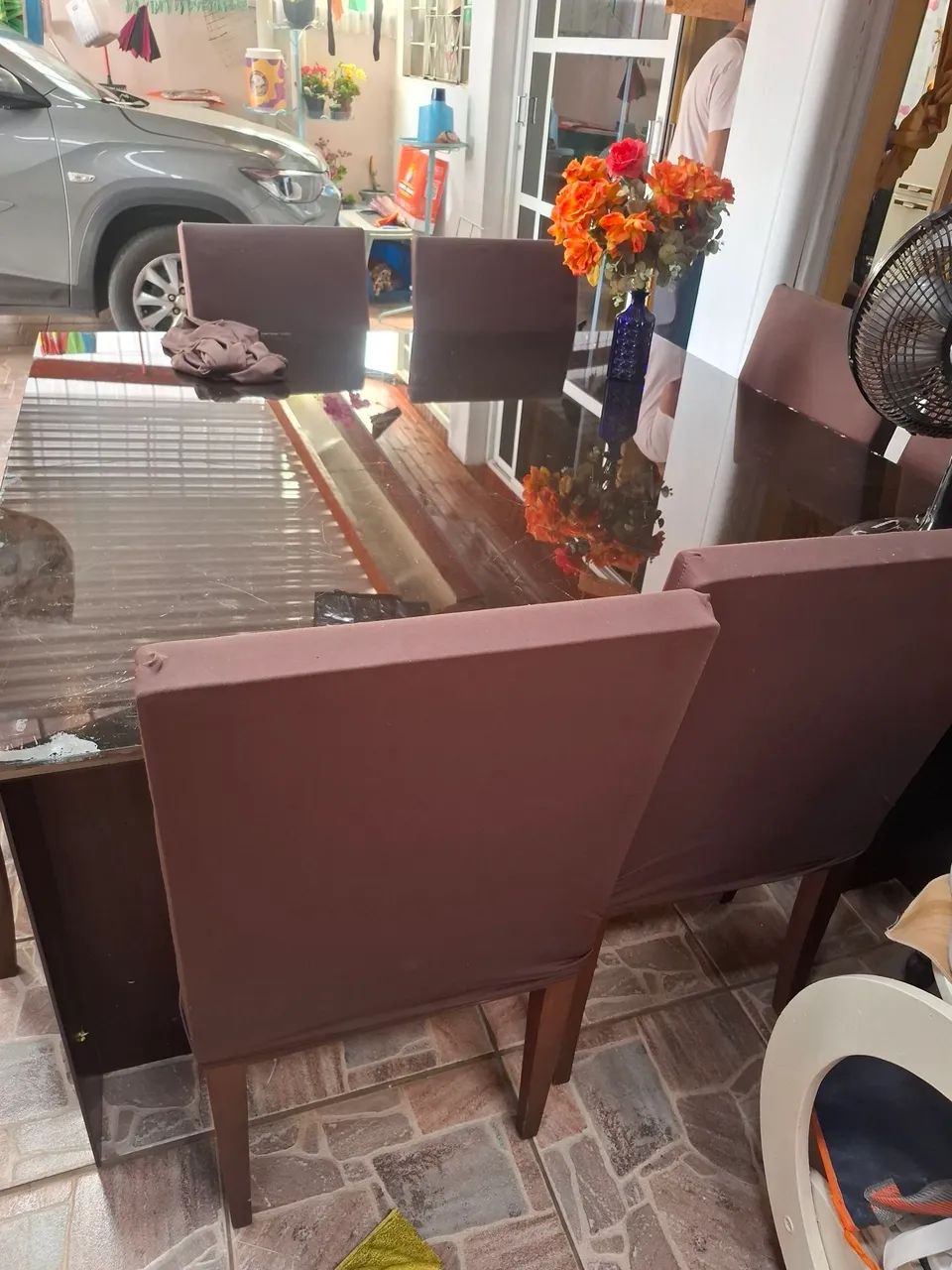 Vendo mesa de jantar , com 8 cadeiras e  com tampo de vidro. .médico.1,60 1,60 .quadrada - Foto 2