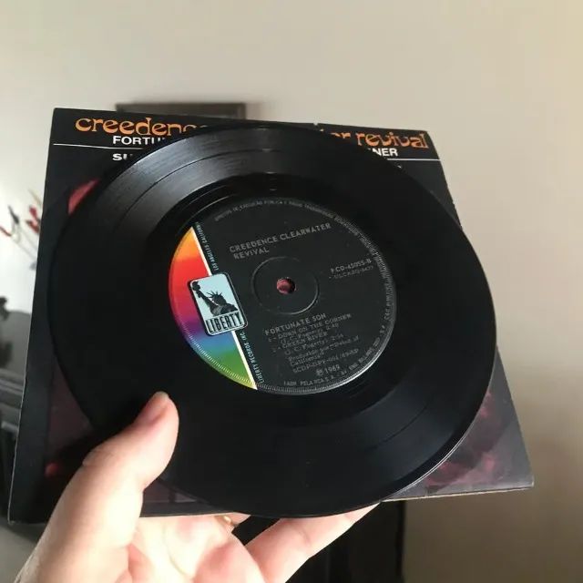 vinil compacto duplo - creedence -  "Fortunate Son", "Down on the Corner", "Suzie Q" e "Gr - Foto 2