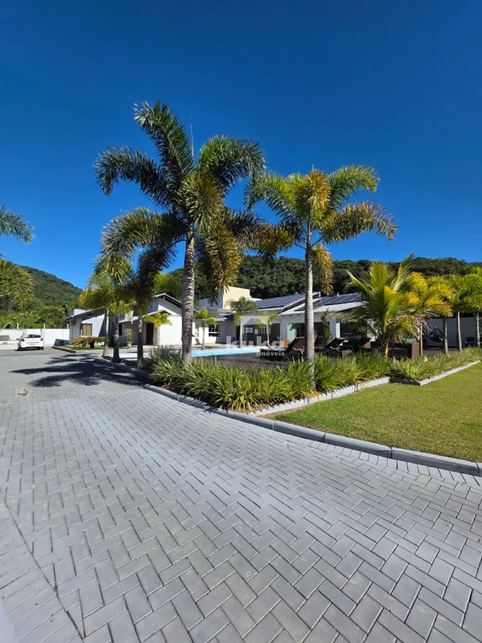 CASA MOBILIADA À VENDA