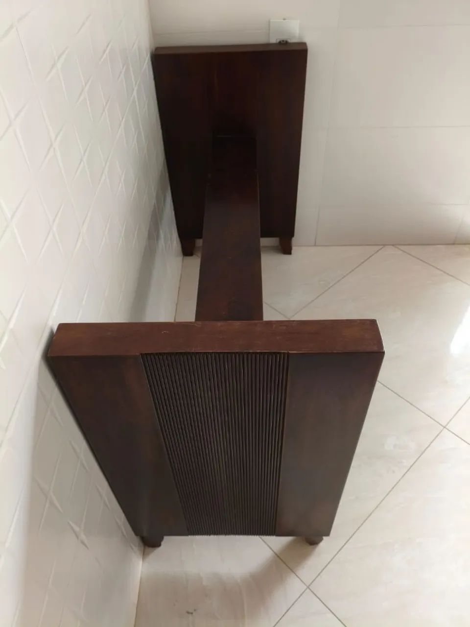 Mesa de jantar (base de madeira com tampo de vidro) - Foto 2