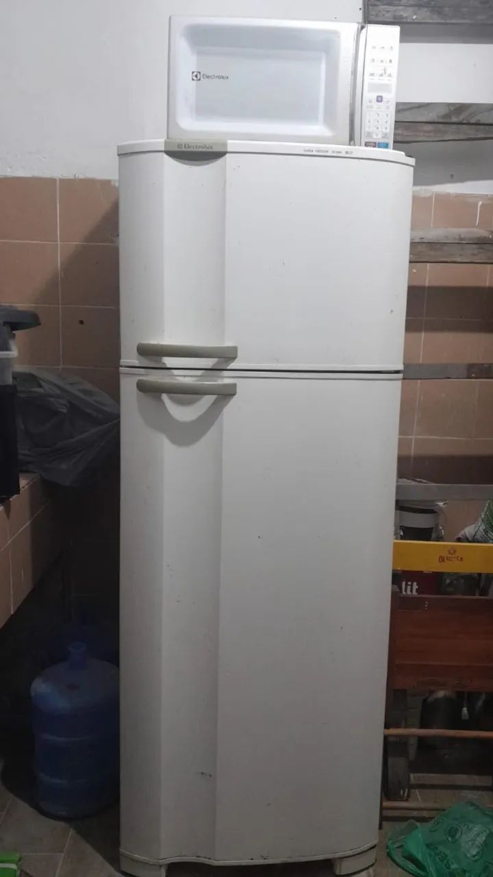 GELADEIRA E MICROONDAS