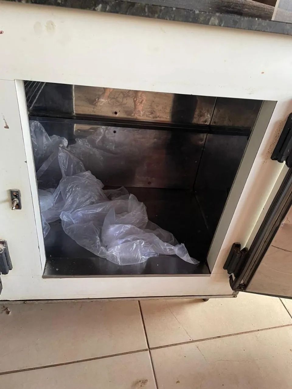 Balcão de trabalho com tampa de pedra e câmara fria - Foto 4