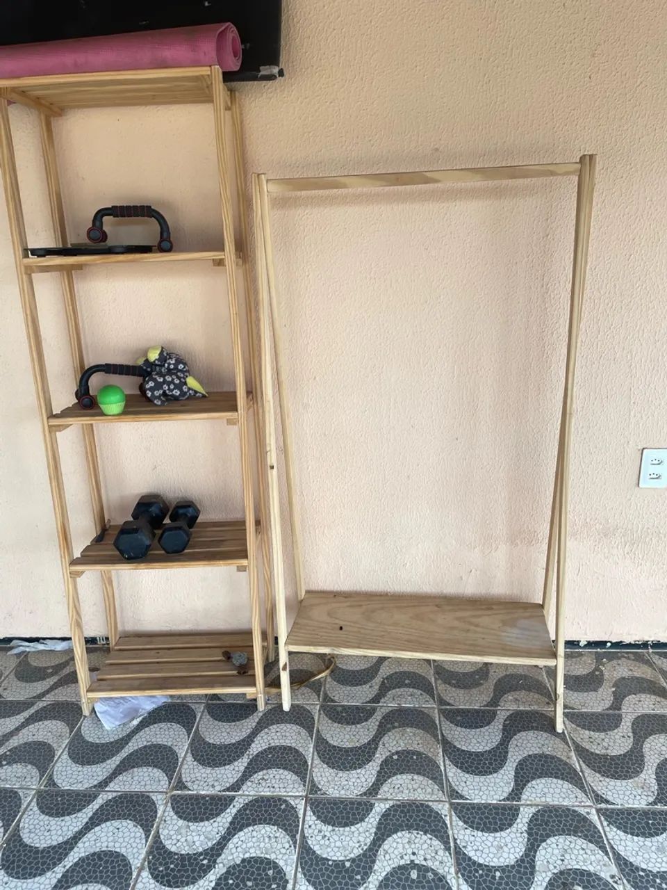 Kit arara de roupa e estante de pinus usada  - Foto 4