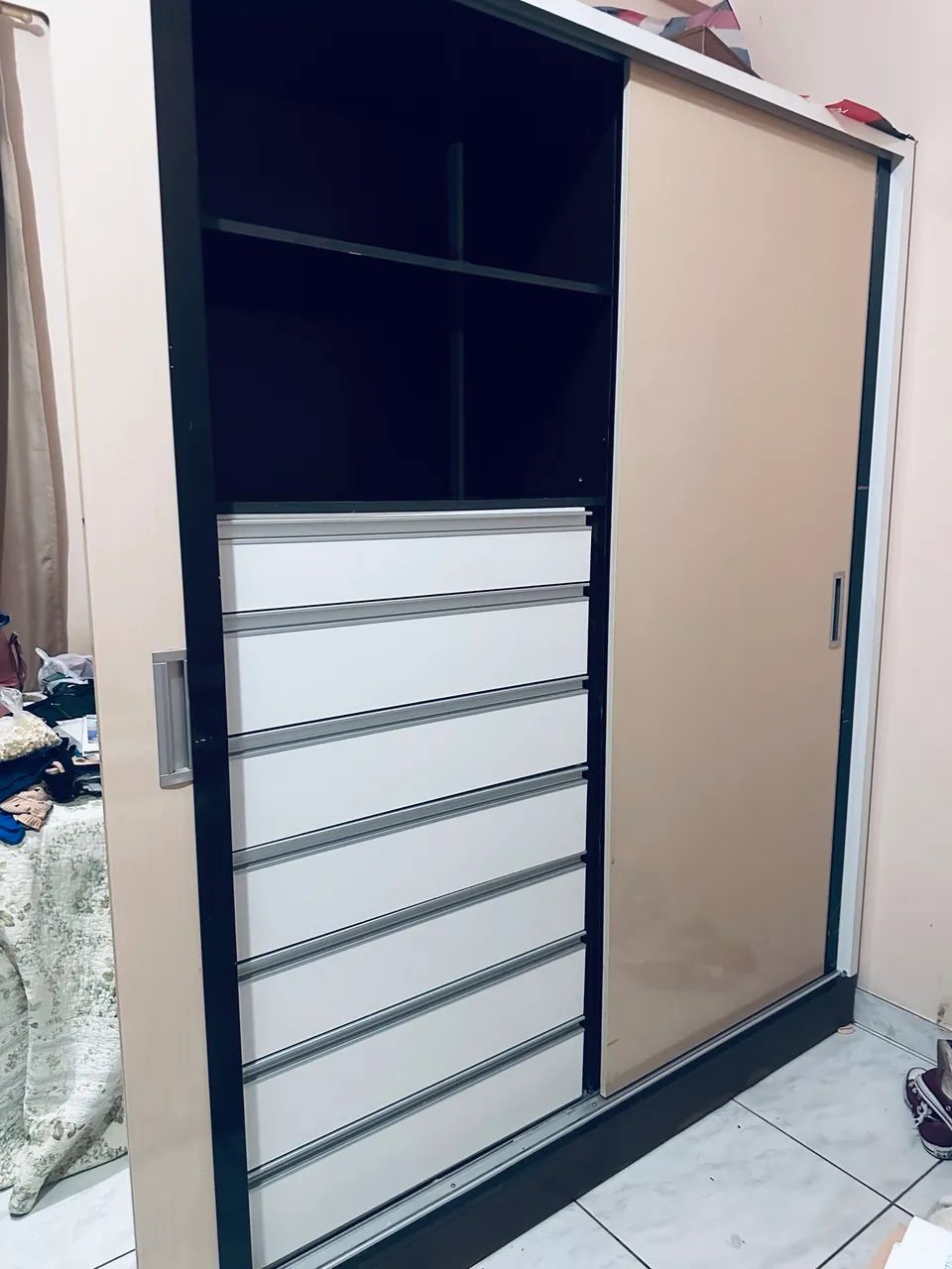 Guarda-roupa 3 portas com espelho - Excelente estado - Foto 2