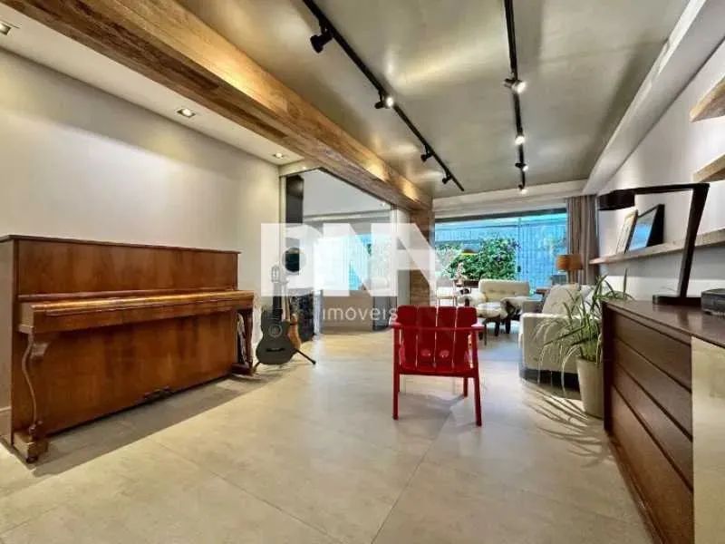 Apartamento : / Residencial / Lagoa