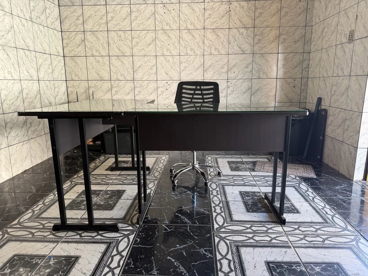 Mesa de escritório de vidro 