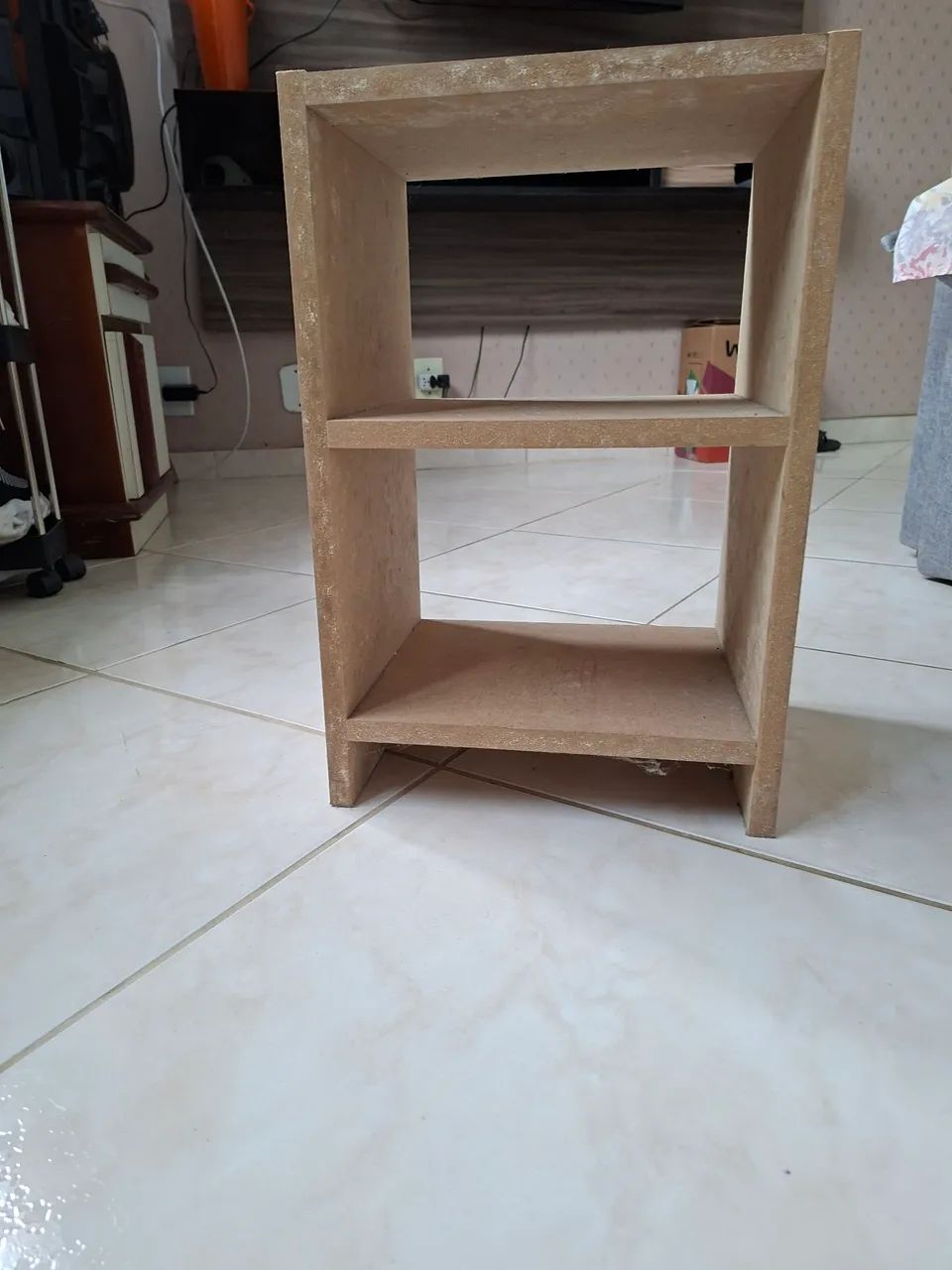 Vendo 2 Mesinhas de Cabeceira. - Foto 2