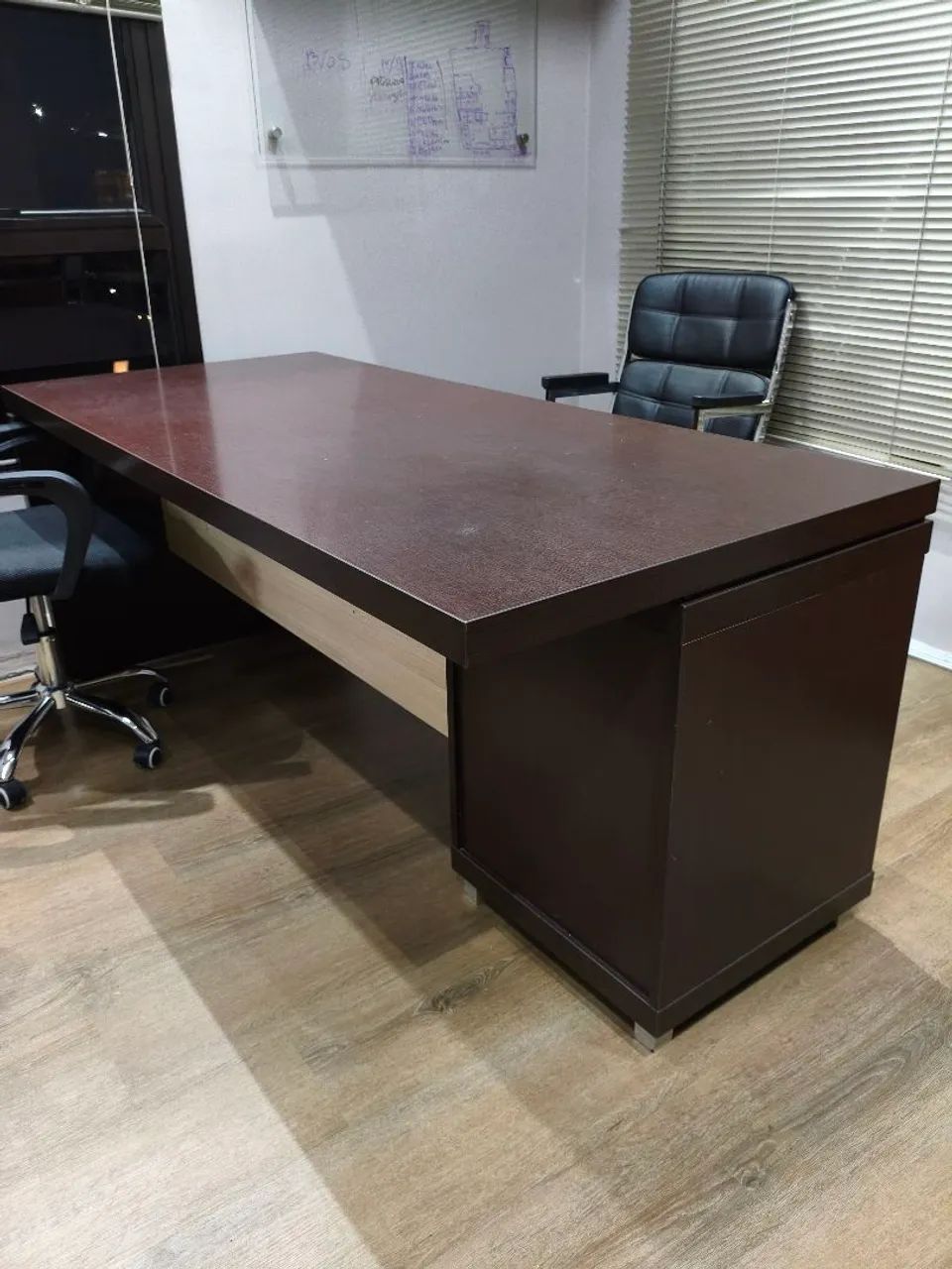 Mesa de Trabalho 180x80 com gaveta - usada em perfeito estado. - Foto 3