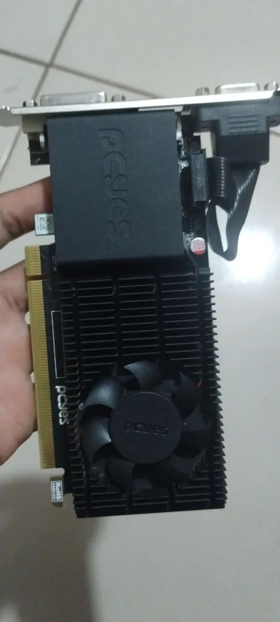 Placa de vídeo GT 730 2GB