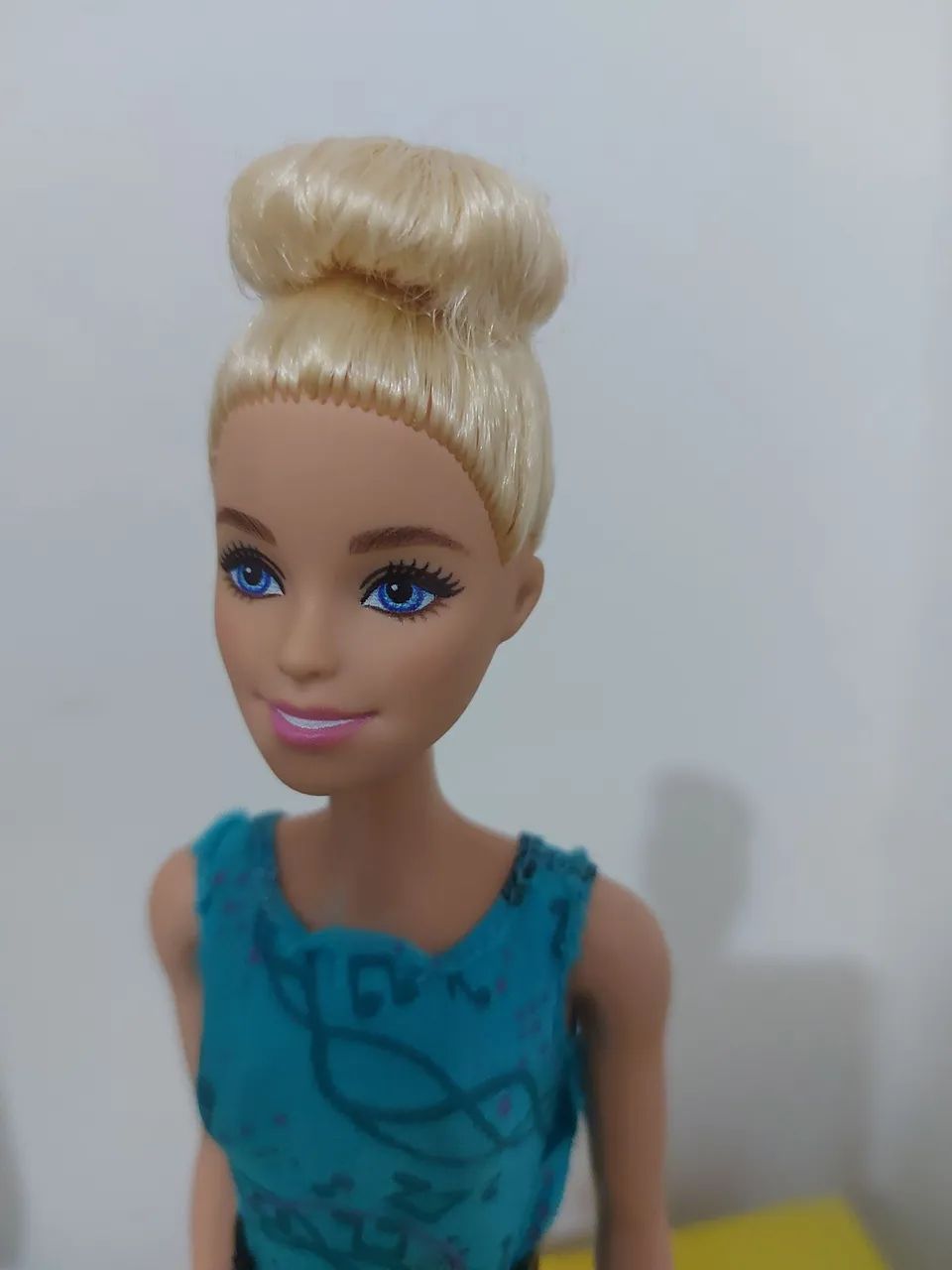 Barbie maio azul e coque linda - Foto 5