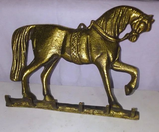 Grande Claviculário Parede Bronze  dourado maciço feitio Cavalo possui 6 ganchos - Foto 4