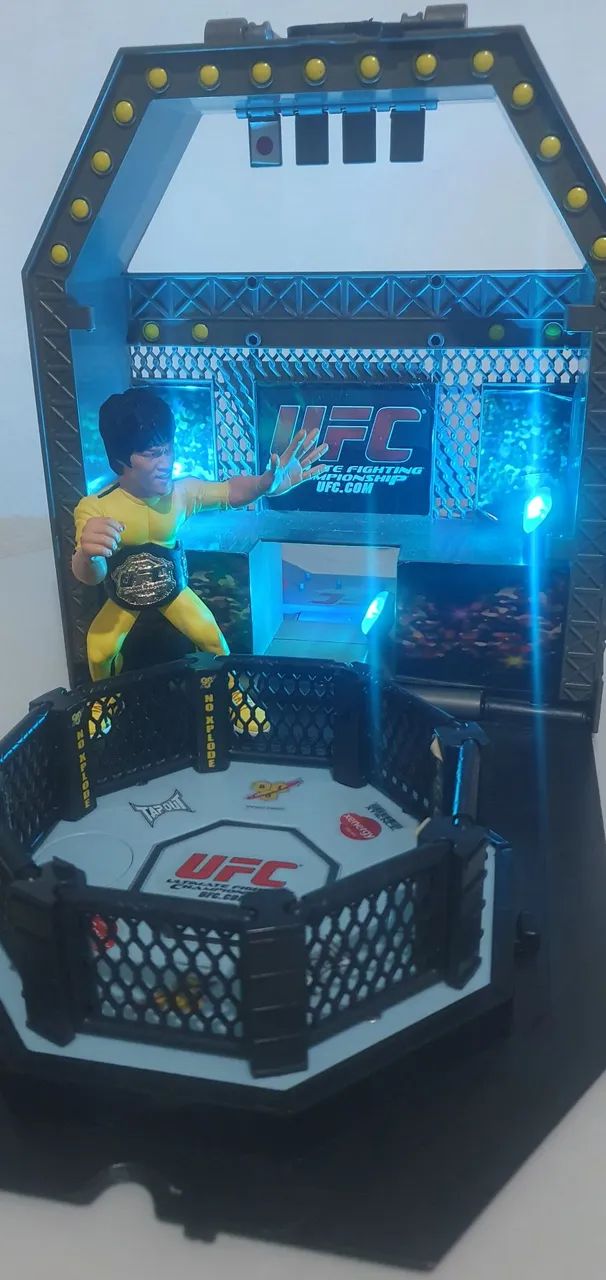 BONECO RARO EXCLUSIVO BRUCE LEE UFC ROUND 5 EDIÇÃO LIMITADA  PARA COLECIONADORES - Foto 3