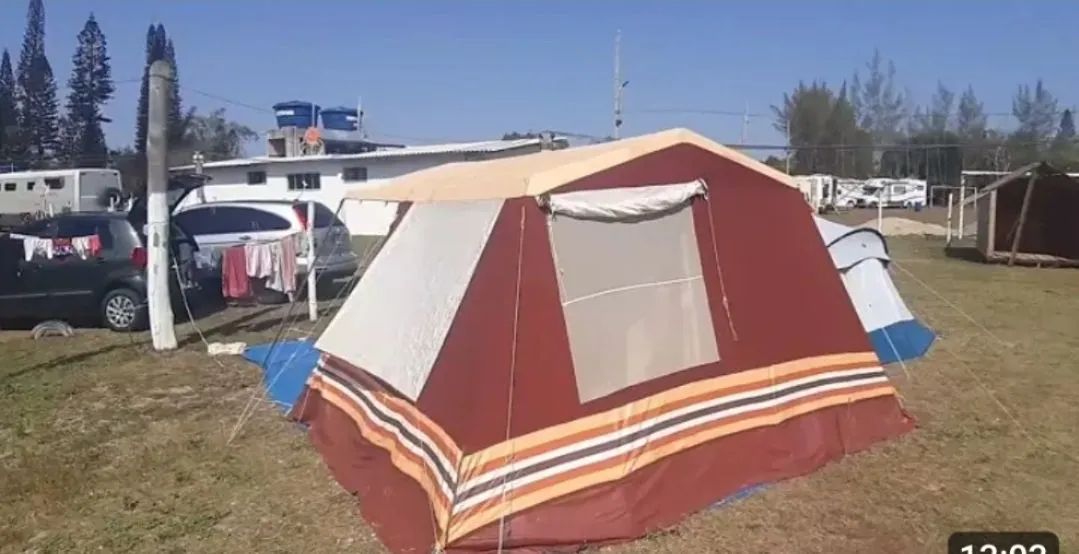 Vendo barraca de camping 5 lugares  - Foto 2
