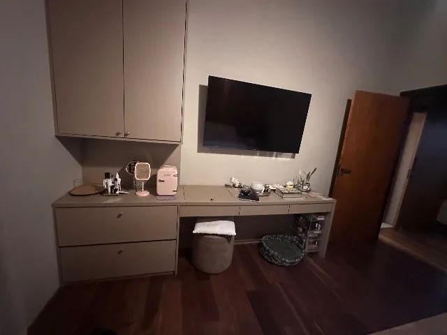 Bancada para quarto, ou studio. Maquiagem e escritório 