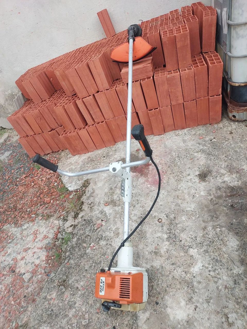Roçadeira Stihl FS 220 - Foto 2