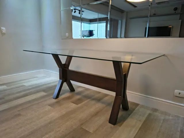Vendo mesa de jantar com 6 lugares