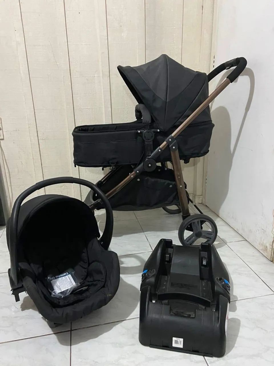 Carrinho de bebê com bebê conforto  - Foto 3