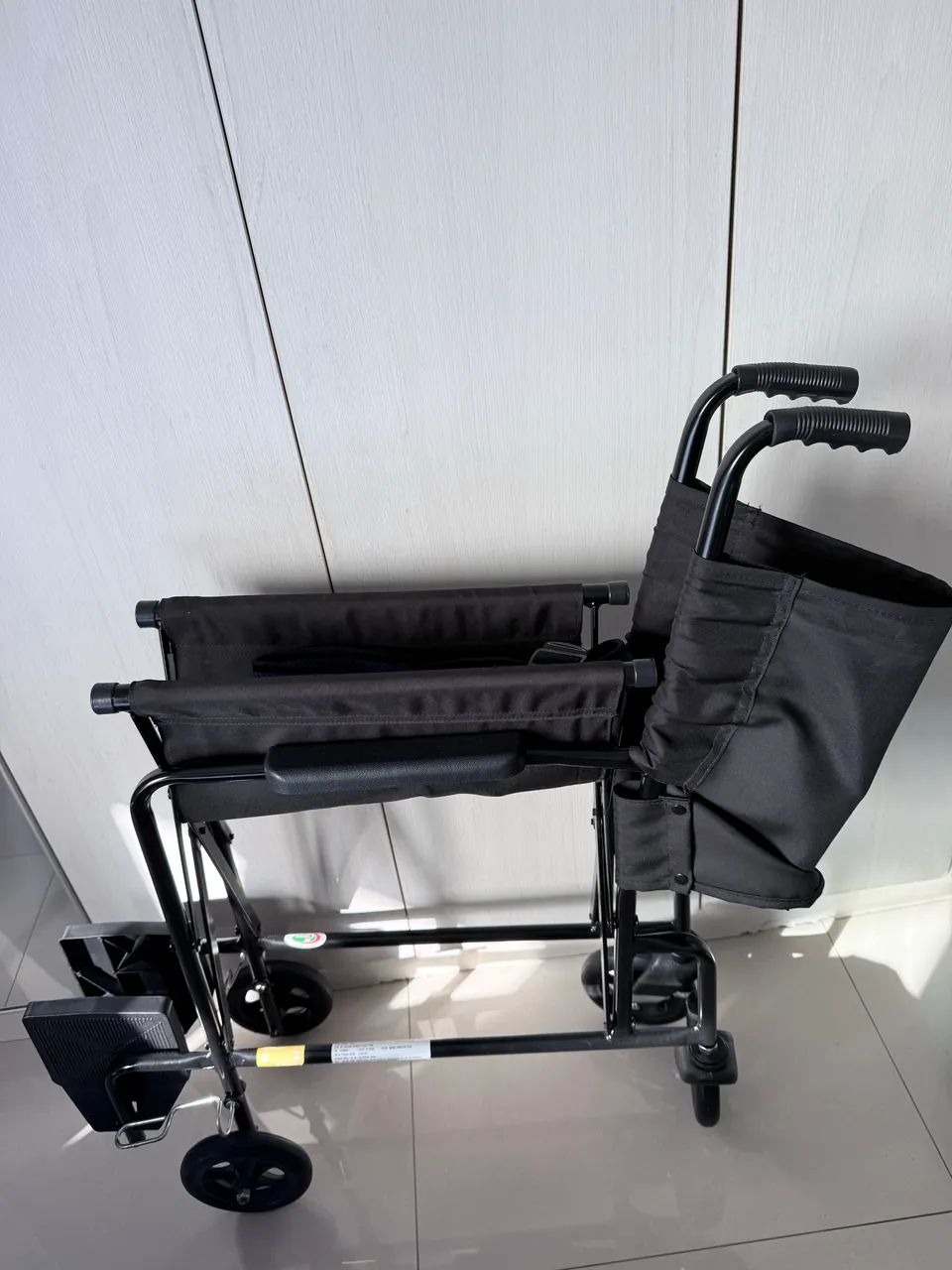Vendo cadeira de rodas - Foto 3