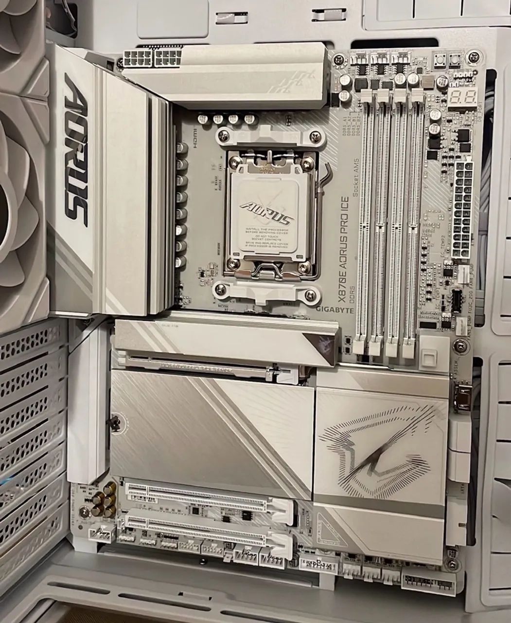 Placa Mãe Aorus X870E PRO ICE AM5 - Foto 2