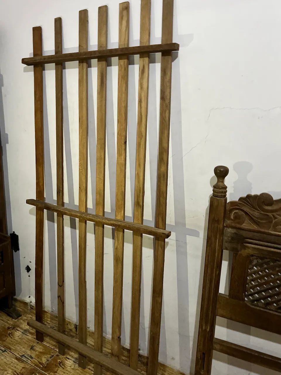 Cama de Solteiro em Madeira Maciça (Sucupira) - Estilo Rústico/Colonial - Foto 3