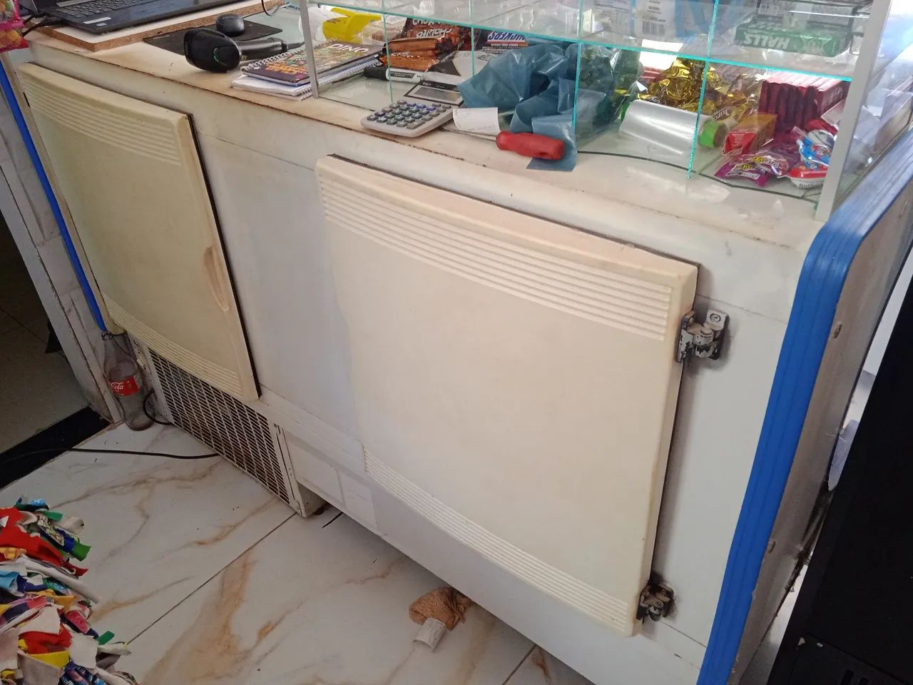 Balcão vitrine refrigerado, funcionando perfeitamente e em bom estado de conservação, - Foto 4
